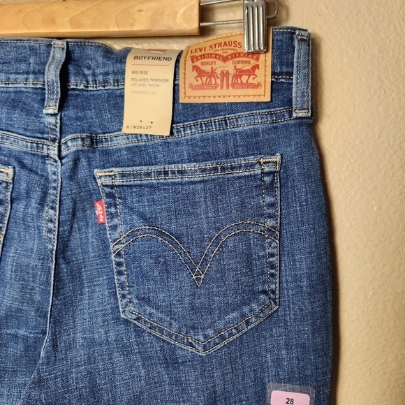 Levis Womens Boyfriend Hypersoft Lightly Distressed Cuffed Jeans-Sz 28x27 (NWT) - Picture 7 of 11